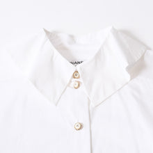 Load image into Gallery viewer, CHANEL シャネル 長袖シャツ ブラウス P62021V11472 サイズ50 ココマーク コットン ホワイト ゴールド 美品 中古 4b012778