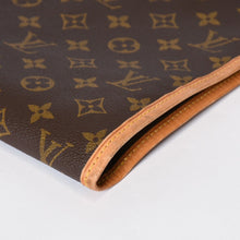 Load image into Gallery viewer, LOUIS VUITTON ルイヴィトン ウスポルト アビ ガーメントカバー M23434 ブラウン レザー モノグラムキャンバス ゴールド金具 良品 4b010088