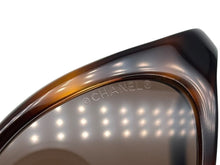 画像をギャラリービューアに読み込む, 新品未使用 CHANEL シャネル サングラス アイウェア 5001 c.533/93 サイズ50◻︎15 130 ココマーク 鼈甲カラー 中古 4b010093