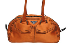 画像をギャラリービューアに読み込む, 極美品 PRADA プラダ ハンドバッグ トライアングルロゴ イタリア製 サテン レザー オレンジ シルバー金具 中古 4b010102