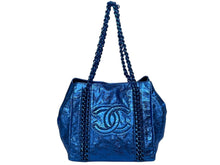 Load image into Gallery viewer, CHANEL シャネル ラグジュアリーライン デカココ メタリック トートバッグ 12番台 ブルー カーフスキン ブルー金具 美品 中古 4b010116