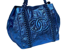 Load image into Gallery viewer, CHANEL シャネル ラグジュアリーライン デカココ メタリック トートバッグ 12番台 ブルー カーフスキン ブルー金具 美品 中古 4b010116