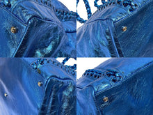 Load image into Gallery viewer, CHANEL シャネル ラグジュアリーライン デカココ メタリック トートバッグ 12番台 ブルー カーフスキン ブルー金具 美品 中古 4b010116