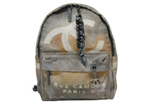 Load image into Gallery viewer, CHANEL シャネル アクト2 グラフィティ バックパック リュック A92352 19番台 ココマーク キャンバス ベージュ 美品 中古 4b010135
