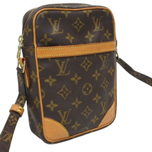 画像をギャラリービューアに読み込む, LOUIS VUITTON ルイヴィトン モノグラム ダヌーブ ショルダーバッグ M45266 ゴールド金具 ロゴ 美品 中古 4b010177