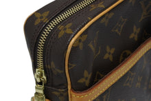 画像をギャラリービューアに読み込む, LOUIS VUITTON ルイヴィトン モノグラム ダヌーブ ショルダーバッグ M45266 ゴールド金具 ロゴ 美品 中古 4b010178