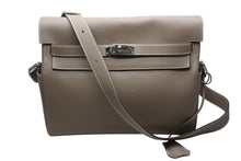 画像をギャラリービューアに読み込む, 新品同様 HERMES エルメス ショルダーバッグ ケリーメッセンジャーGM バッグ トゴ エトゥープ シルバー金具 W刻印 中古 4b010229