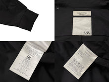 画像をギャラリービューアに読み込む, 極美品 Valentino ヴァレンチノ 襟ロック スタッズ ナイロンジャケット ブラック ナイロン サイズ 48 ブラック金具 中古 4b010237