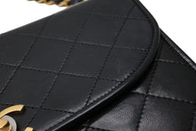 Load image into Gallery viewer, CHANEL シャネル パリ限定 ミニマトラッセ Wチェーン 23cm ショルダーバッグ ラウンド型 ブラック 美品 中古 4b010263