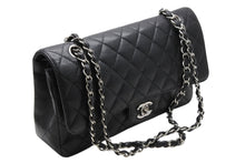 Load image into Gallery viewer, 極美品 CHANEL シャネル マトラッセ25 Wフラップ Wチェーンショルダーバッグ AO1112 13番台 キャビアスキン シルバー金具 中古 4b010269