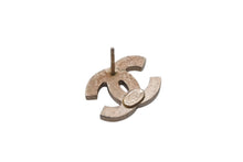 Load image into Gallery viewer, CHANEL シャネル ココマーク ピアス 重量約3.2g 06P刻印 ラインストーン メタル GP ゴールド ピンク クリア 両耳用 良品 中古 4b010283