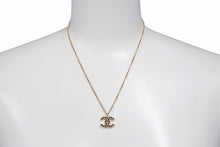 Load image into Gallery viewer, CHANEL シャネル ココマーク ネックレス 重量約6.2g 01A刻印 全長約43.5cm GP メタル ラインストーン ゴールド ブラック 美品 中古 4b010287