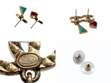 Load image into Gallery viewer, 極美品 CHANEL シャネル ココマーク ドロップピアス 重量約6.4g A18V刻印 エナメル メタル GP ゴールド 両耳用 中古 4b010289