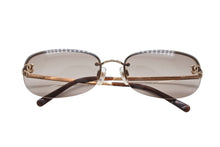 Load image into Gallery viewer, 極美品 CHANEL シャネル リムレス サングラス メガネ 4099 イタリア製 メタル ブラウン ゴールド金具 サイズ55◻︎16 中古 4b010291