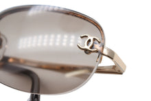 Load image into Gallery viewer, 極美品 CHANEL シャネル リムレス サングラス メガネ 4099 イタリア製 メタル ブラウン ゴールド金具 サイズ55◻︎16 中古 4b010291