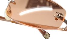 Load image into Gallery viewer, 極美品 CHANEL シャネル ココマーク リムレス サングラス 4002 イタリア製 メタル ブラウン ピンクゴールド金具 サイズ54◻︎19 中古 4b010293