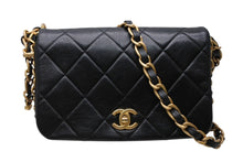 Load image into Gallery viewer, 極美品 CHANEL シャネル マトラッセ チェーンショルダーバッグ ランダム番台 ラムスキン ココマーク ブラック ゴールド金具 中古 4b010299