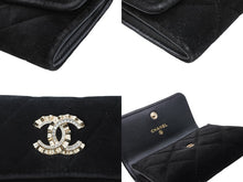 Load image into Gallery viewer, 極美品 CHANEL シャネル マトラッセ ココマーク コインケース ベロア レザー ラインストーン ブラック ゴールド金具 中古 4b010307