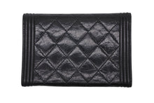 Load image into Gallery viewer, 極美品 CHANEL シャネル ボーイシャネル 二つ折り財布 コンパクトウォレット 19番台 ココマーク パテントレザー ブラック 中古 4b010308