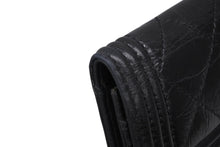 Load image into Gallery viewer, 極美品 CHANEL シャネル ボーイシャネル 二つ折り財布 コンパクトウォレット 19番台 ココマーク パテントレザー ブラック 中古 4b010308