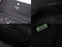 Load image into Gallery viewer, 極美品 CHANEL シャネル ボーイシャネル 二つ折り財布 コンパクトウォレット 19番台 ココマーク パテントレザー ブラック 中古 4b010308