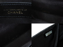 Load image into Gallery viewer, 極美品 CHANEL シャネル ココマーク カードケース 0番台 イタリア製 ラムスキン ブラック ホワイト ゴールド金具 中古 4b010309