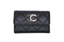 Load image into Gallery viewer, 極美品 CHANEL シャネル ココマーク カードケース 0番台 イタリア製 ラムスキン ブラック ホワイト ゴールド金具 中古 4b010309