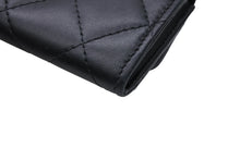 Load image into Gallery viewer, 極美品 CHANEL シャネル ココマーク カードケース 0番台 イタリア製 ラムスキン ブラック ホワイト ゴールド金具 中古 4b010309