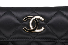 Load image into Gallery viewer, 極美品 CHANEL シャネル ココマーク カードケース 0番台 イタリア製 ラムスキン ブラック ホワイト ゴールド金具 中古 4b010309