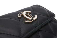 Load image into Gallery viewer, 極美品 CHANEL シャネル ココマーク カードケース 0番台 イタリア製 ラムスキン ブラック ホワイト ゴールド金具 中古 4b010309