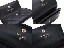 Load image into Gallery viewer, 極美品 CHANEL シャネル ココマーク カードケース 0番台 イタリア製 ラムスキン ブラック ホワイト ゴールド金具 中古 4b010309