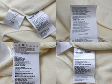 画像をギャラリービューアに読み込む, 極美品 MIUMIU ミュウミュウ コットンフリース ジップアップフーディー MJL024 サイズS アイボリー ロゴパッチ 中古 4b010345