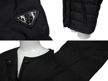 画像をギャラリービューアに読み込む, PRADA プラダ ノーカラー ダウンジャケット トライアングル ロゴ ブラック ナイロン サイズ 42 美品 中古 4b010428