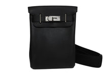 画像をギャラリービューアに読み込む, 極美品 エルメス HERMES アッカドPM Z刻印 ワンショルダーバッグ ブラック トゴ 新型 シルバー金具 中古 4b010506