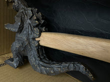 画像をギャラリービューアに読み込む, 新品未使用 GODZILLA THE ART ゴジラハンマー カナヅチ 大平龍一 アート エディション作品 ブロンズ ウッド モスラ付き 中古 4b010512