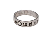 Load image into Gallery viewer, MAISON MARGIELA メゾンマルジェラ ⑪ カレンダー ロゴ リング 指輪 イタリア製 3.7g シルバー925 サイズ14号 美品 中古 4b010658