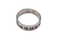 Load image into Gallery viewer, MAISON MARGIELA メゾンマルジェラ ⑪ カレンダー ロゴ リング 指輪 イタリア製 3.7g シルバー925 サイズ14号 美品 中古 4b010658
