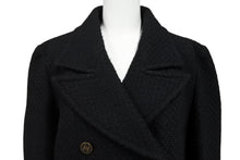 Load image into Gallery viewer, 極美品 CHANEL シャネル ツイードピーコート ジャケット P18440V10526 ウール ナイロン ブラック アンティークゴールド金具 サイズ38 中古 4b010692