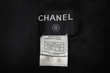 Load image into Gallery viewer, 極美品 CHANEL シャネル ツイードピーコート ジャケット P18440V10526 ウール ナイロン ブラック アンティークゴールド金具 サイズ38 中古 4b010692