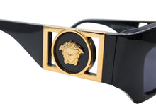 Load image into Gallery viewer, 極美品 VERSACE ヴェルサーチ キャットアイ サングラス メドゥーサロゴ MOD.421 ブラック プラスチック 中古 4b010737