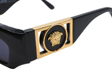 Load image into Gallery viewer, 極美品 VERSACE ヴェルサーチ キャットアイ サングラス メドゥーサロゴ MOD.421 ブラック プラスチック 中古 4b010737