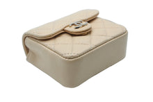 Load image into Gallery viewer, 極美品 CHANEL シャネル ミニミニマトラッセ キーホルダー キーチャーム 7番台 ラムスキン ココマーク ベージュ ゴールド金具 中古 4b010747