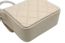 Load image into Gallery viewer, 極美品 CHANEL シャネル ミニミニマトラッセ キーホルダー キーチャーム 7番台 ラムスキン ココマーク ベージュ ゴールド金具 中古 4b010747