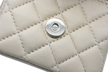 Load image into Gallery viewer, 極美品 CHANEL シャネル ミニミニマトラッセ キーホルダー キーチャーム 7番台 ラムスキン ココマーク ベージュ ゴールド金具 中古 4b010747