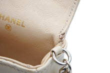 Load image into Gallery viewer, 極美品 CHANEL シャネル ミニミニマトラッセ キーホルダー キーチャーム 7番台 ラムスキン ココマーク ベージュ ゴールド金具 中古 4b010747