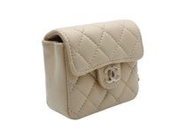 Load image into Gallery viewer, 極美品 CHANEL シャネル ミニミニマトラッセ キーホルダー キーチャーム 7番台 ラムスキン ココマーク ベージュ ゴールド金具 中古 4b010747