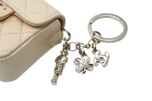 Load image into Gallery viewer, 極美品 CHANEL シャネル ミニミニマトラッセ キーホルダー キーチャーム 7番台 ラムスキン ココマーク ベージュ ゴールド金具 中古 4b010747
