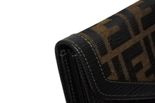 Load image into Gallery viewer, FENDI フェンディ 長財布 ビッグウォレット ズッカライン イニシャル入り イタリア製 キャンバス レザー ブラウン ゴールド金具 美品 中古 4b010768