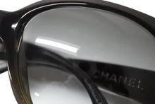 Load image into Gallery viewer, CHANEL シャネル サングラス ロゴ アイウェア 805 3c サイズ61◻︎17 130 ココマーク 美品 中古 4b010787
