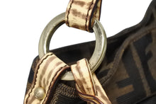 画像をギャラリービューアに読み込む, 極美品 FENDI フェンディ ズッカ シェフバッグ ミニホーボーバッグ チャーム イタリア製 ブラウン ベージュ ゴールド金具 中古 4b010825